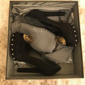Alexander McQueen Black Suede Skull Heels US 6,5-7